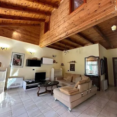 Bluecoco Golem Beach Villa *